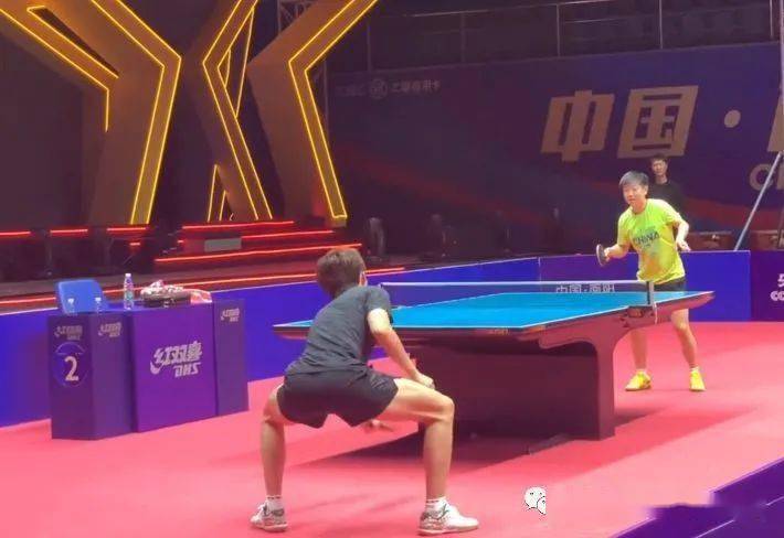 完全封闭的 完全封闭的